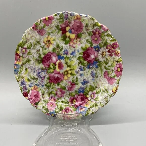Saji Occupied Japan Floral Rose Chintz Cup and Saucer with Display Stand - Picture 4 of 12